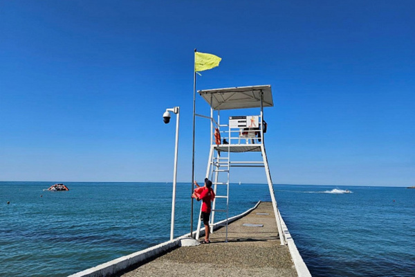 Адлер: Сочинские пляжи возобновили свою работу с 13 июля