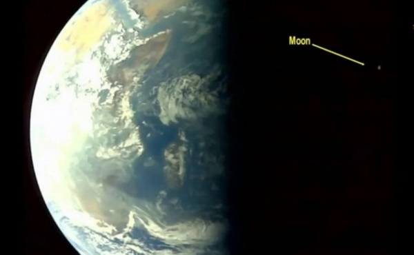 Интересное: Индийский зонд на пути к Солнцу сделалй снимок Земли и Луны