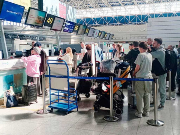 Адлер: В аэропорту Сочи из-за программного сбоя увеличили время ожидания регистрации