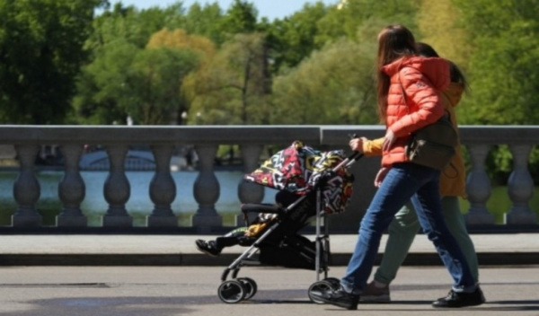 Семья: В Госдуме предложили давать женщинам 200 000₽, которые родили до 25 лет