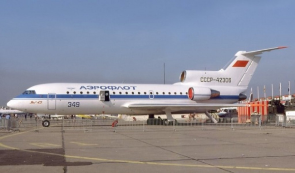 История: 7 марта 1975 г состоялся первый полет Як-42