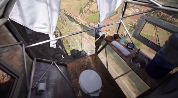Интересное: Ужасающие прозрачные капсулы-отели, повисшие на высоте 120 м
