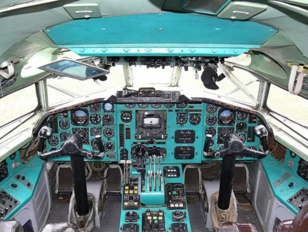 Интересное: Почему кабины советских самолетов всегда сине-зеленые?