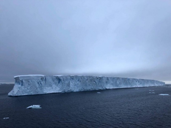 Природа: Самый крупный на планете айсберг