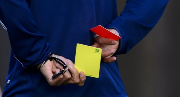 Спорт: Когда появились желтые и красные карточки в футболе