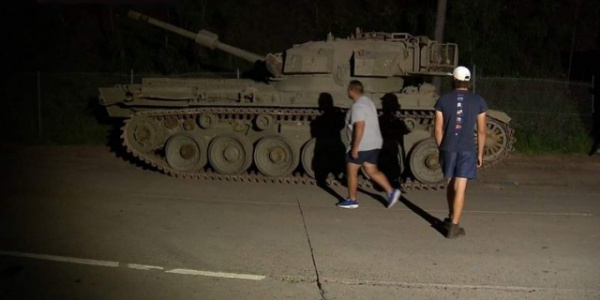 Интересное: В Австралии у дороги нашли танк