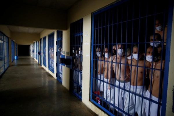 Интересное: Кадры из тюрем Сальвадора