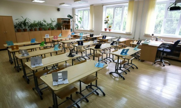 Коронавирус: Cобянин объявил двухнедельные каникулы во всех школах Москвы