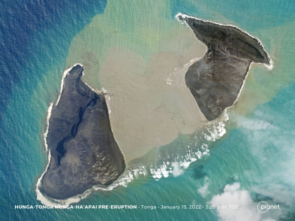 Природа: Вулкан Хунга-Тонга-Хунга-Хаапай до и после вчерашнего извержения.