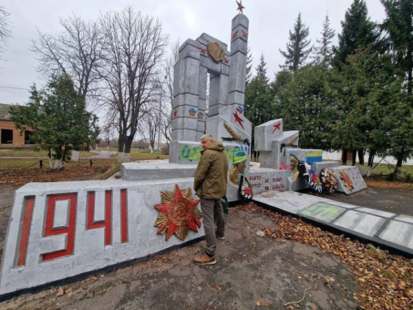 Прибалтика: Литовец поглумился над братской могилой красноармейцев