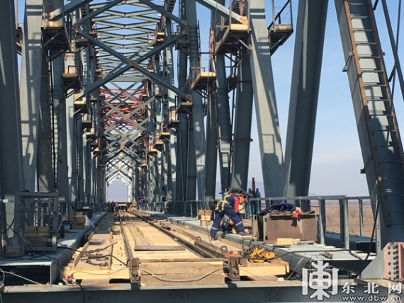 Экономика: Мост построен